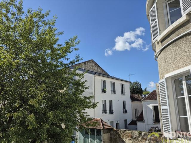 Charmant 2p de 58m2 cachet de l'ancien TVM RER C
