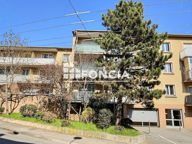 Charmant T3 avec balcon et garage dans Petite copropriété