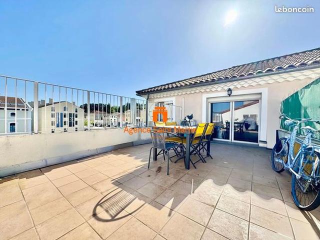 Charmant T3 avec grande terrasse, parking et cave, dans bâtisse de caractère avec ascenseur