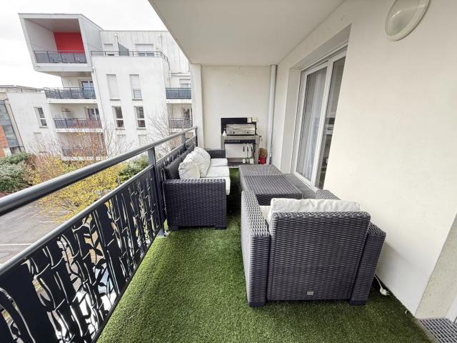 CHARMANT T3 AVEC TERRASSES JOUE LES TOURS