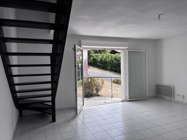 CHARMANT T3 BALCON ET PISCINE