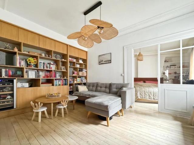 Charmant T3 rénové à Paris, 62 m², central