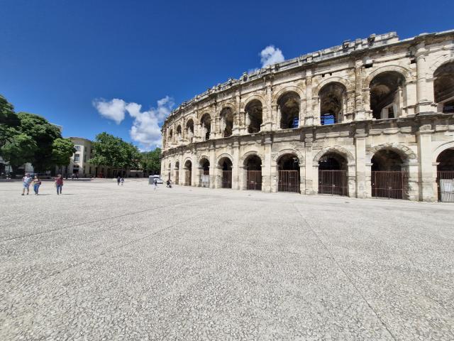 Charmant T2 arènes de Nîmes dans une rue piétonne