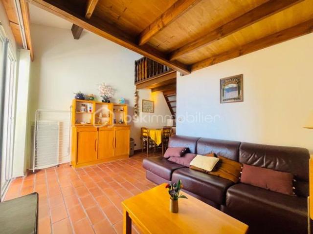 Charmant T2 avec mezzanine et balcon, vue mer, sur les hauteurs de Villeneuve Loubet