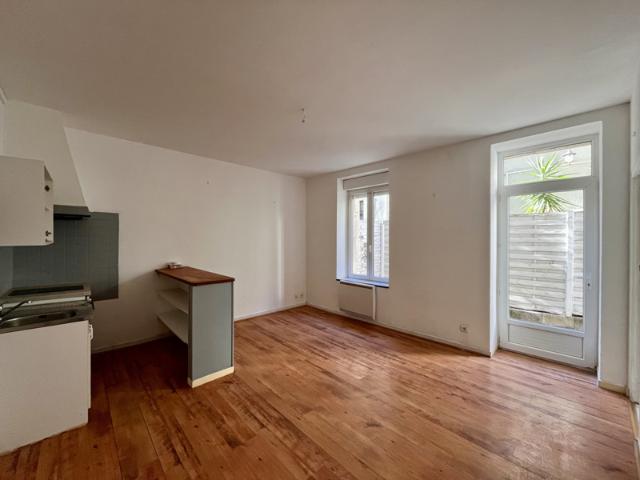 Charmant T2 avec cour privative et cave Quartier des Capuci