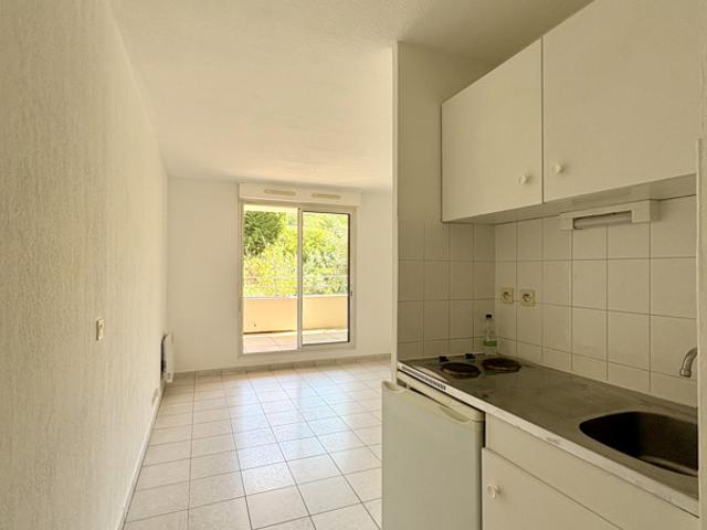 Charmant T2 de 28.15m2 avec terrasse et parking Quartier Sai