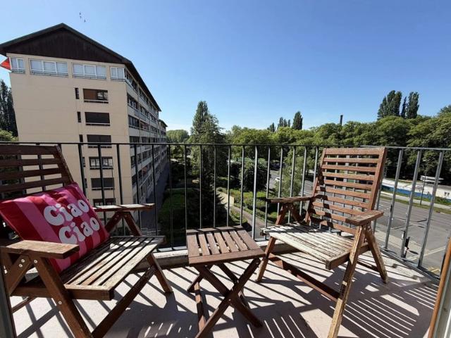 Charmant T4 traversant avec balcon, parking en sous sol