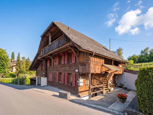 CHARMANT UND PREISWERT 8 ZIMMERHAUS MIT EINLIEGERWOHNUNG