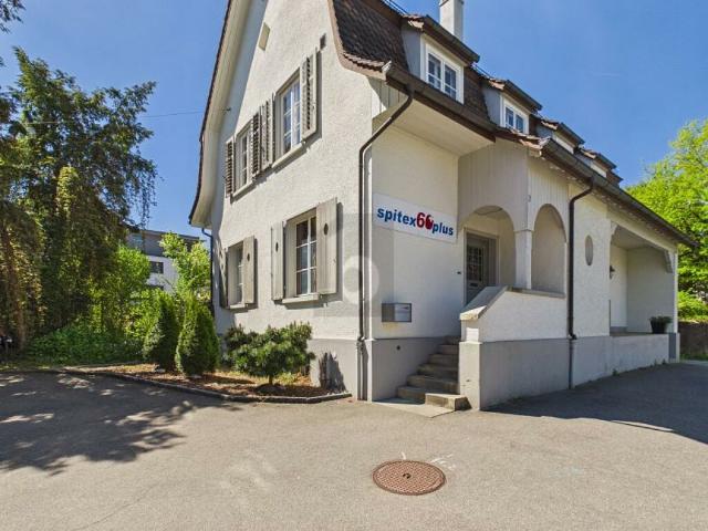 CHARMANT, ZENTRAL, RUHIG, MIT PARKMÖGLICHKEITEN