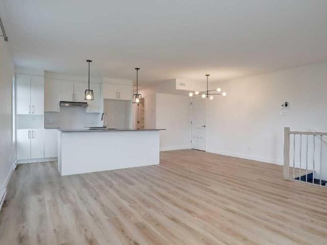 Charmant Appartement 5 1/2 à louer Estrie / East Angus Tranquilité et petits animaux acceptés