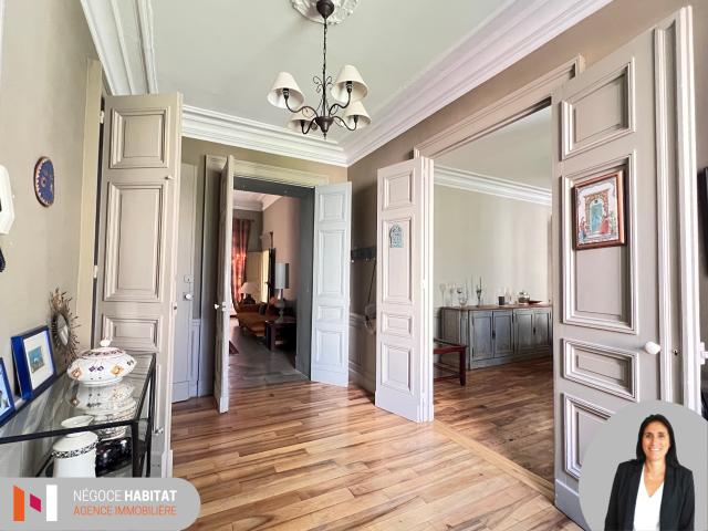 Charmant appartement 7 pièces de 224 m2 à Nîmes proche des arènes