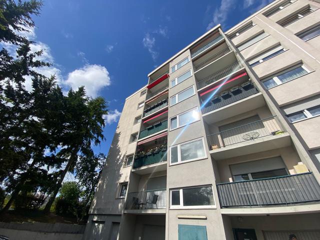 Charmant appartement 2 pièces à vendre à Mulhouse, dernier étage avec balcon, garage et cave