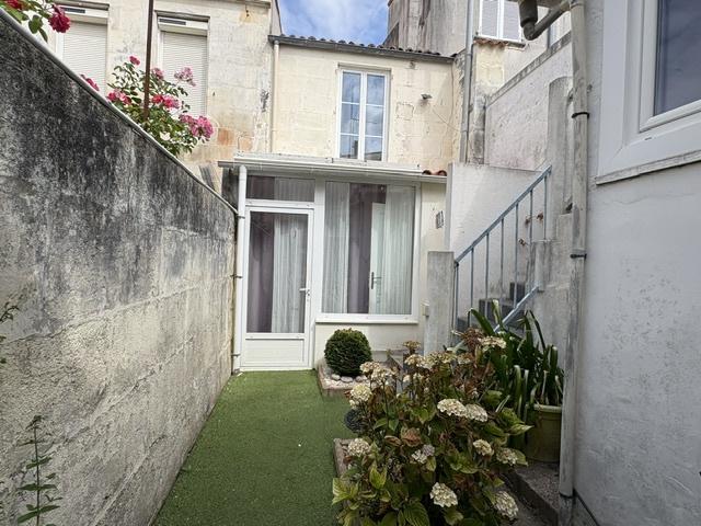 Charmant appartement T2 meublé en duplex avec cour privative MEUBLE