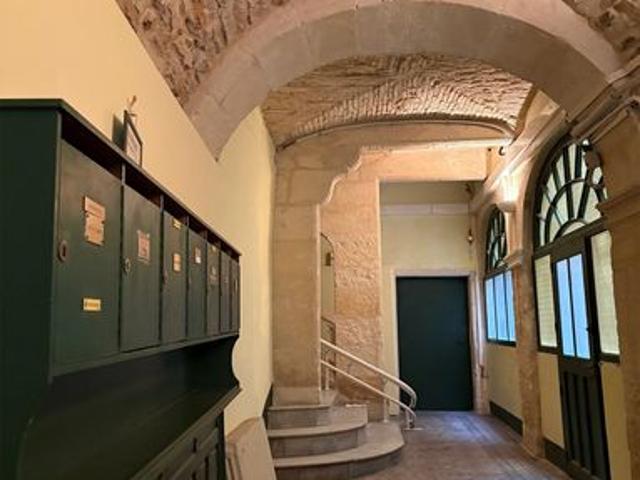 Charmant appartement ancien rénové – Proche Arènes de Nîmes