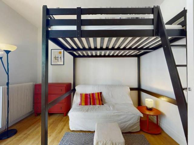 Charmant appartement avec balcon à louer à Paris 7ème, quartier recherché