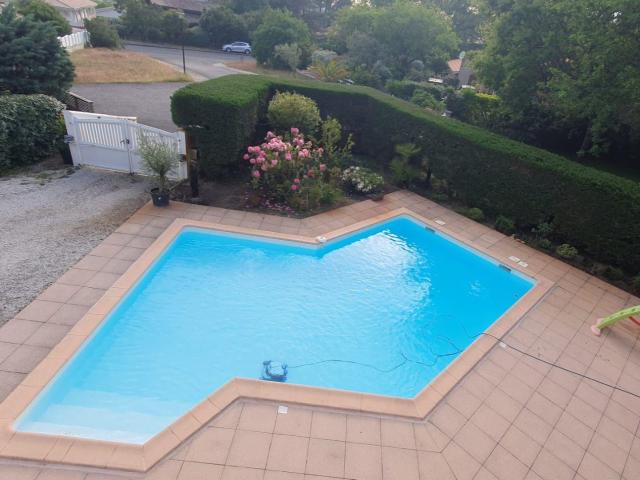 Charmant appartement avec piscine chauffée