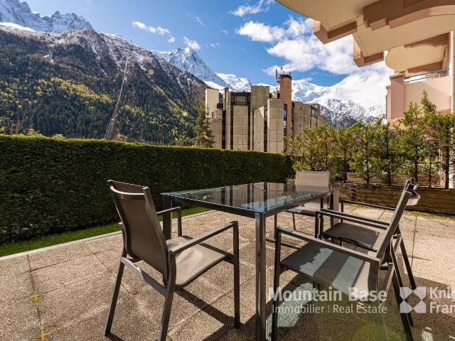 Charmant appartement avec terrasse face au Mont Blanc situé au c
