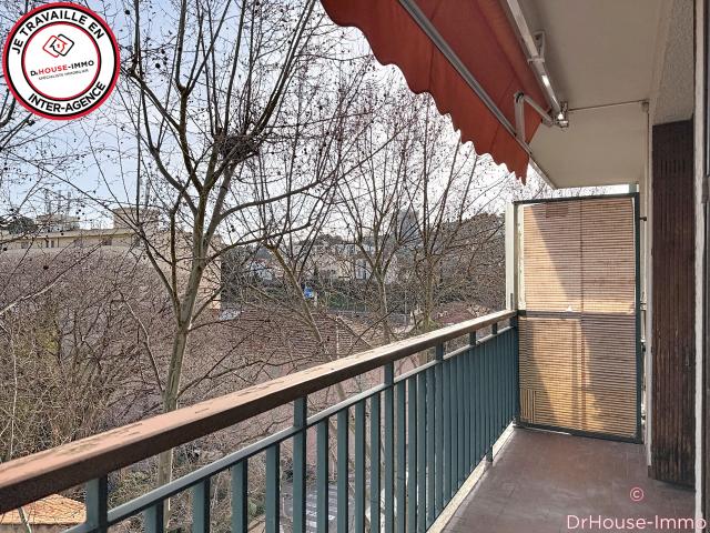 Charmant appartement de 3 pièces à Toulon avec balcon, cave et garage