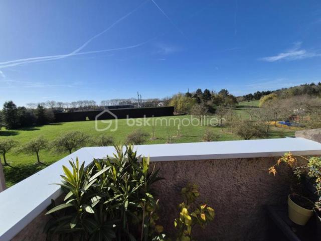 Charmant appartement en dernier étage à Courcouronnes Centre avec terrasse !