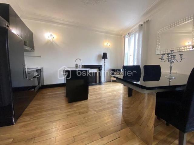 Charmant appartement meublé des années 50 Opportunité de location rare