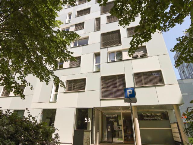 Charmant appartement subventionné de 6 pièces avec balcon dans un cadre privilégié à Chêne Bougeries