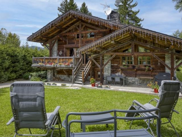Charmant chalet 4 chambres avec piscine intérieure