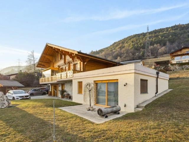 Charmant chalet familial avec potentiel professionnel à Erde
