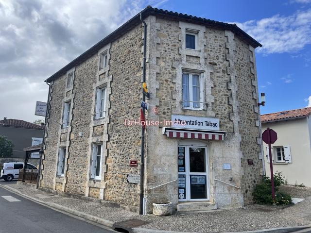 Charmant Commerce de Village à Fort Potentiel à Saint Adjutory
