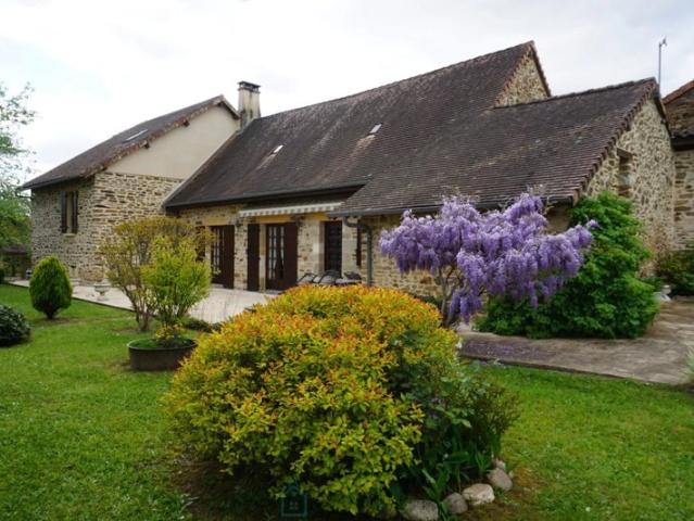 Charmant corps de ferme situé au coeur du paisible et pittoresque paysage du Périgord Vert