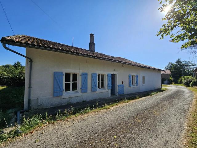 Charmant cottage de campagne de 3 chambres avec grange et ja. 98m² Les Salles Lavauguyon