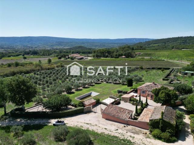 Charmant domaine avec vue panoramique sur le Luberon