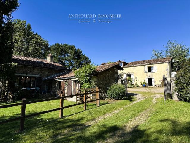 Charmant domaine équestre en pierre 338m² Vergt
