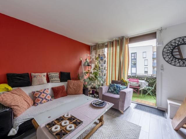 Charmant duplex rénové avec balcon, cave et stationnement ré