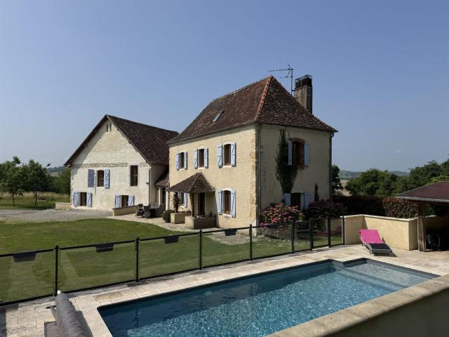 Charmant Ensemble Béarnais avec Gîte, Piscine Chauffée &amp. 221m² Orthez