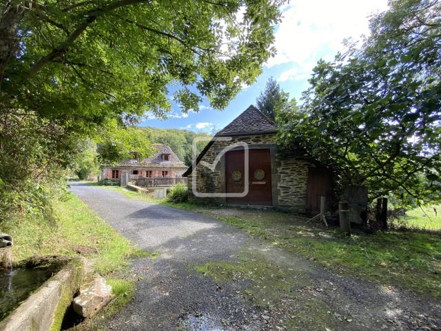 Charmant Ensemble En Pierre A La Campagne 61m² Altillac