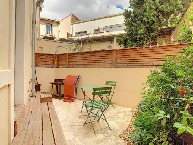 Charmant faux F2 rénové avec jardinet – Location meublée Montpellier