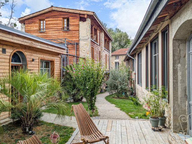 Charmant gîte de village rénové à Léran