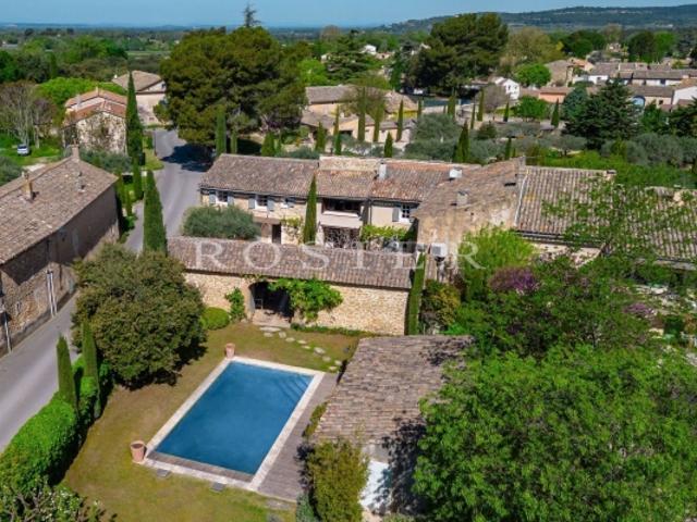 Charmant hameau privé au cœur d'un authentique village du Luberon