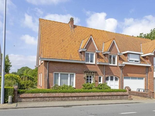 Charmant half open huis te koop in Poperinge