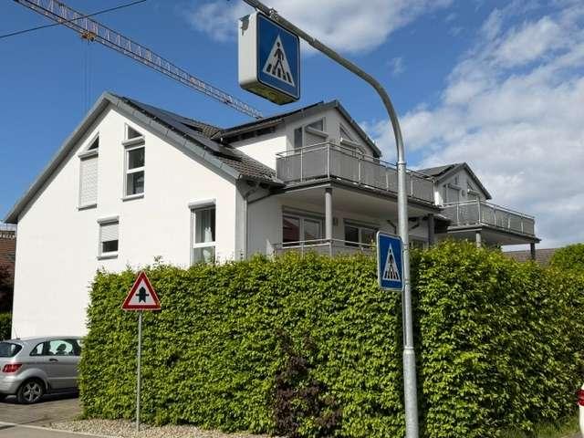Charmant, hell und modern: 2 Zi. Dachgeschosswohnung mit großem Südbalkon