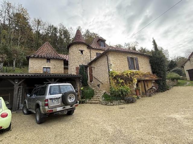 Charmant huis met gîte/bed et breakfast, zwembad en bijgebou. 182m² Le Bugue