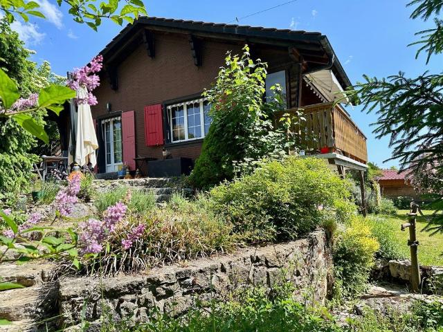 Charmant mit alpinem Panorama, absoluter Ruhe und privilegierter Naturlandschaft in Bassins