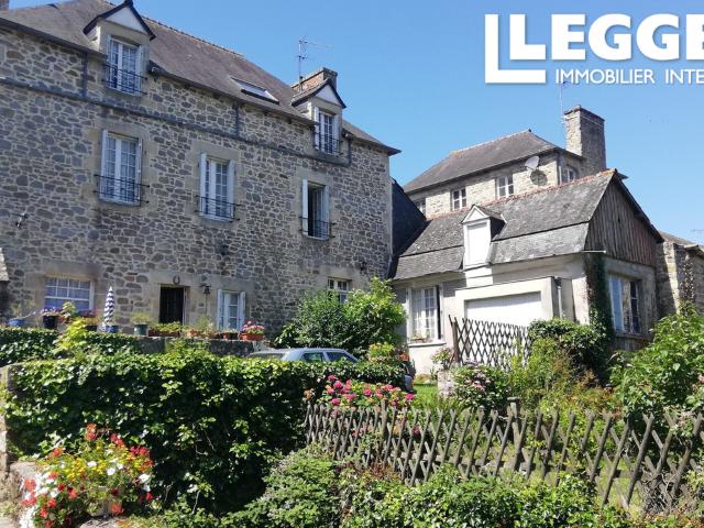 Charmant moulin converti offrant huit chambres à coucher avec un énorme potentiel