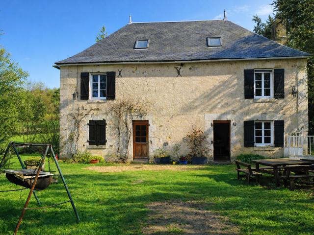 CHARMANT MOULIN DU XVII SUR 1300M2 Le Petit Pressigny