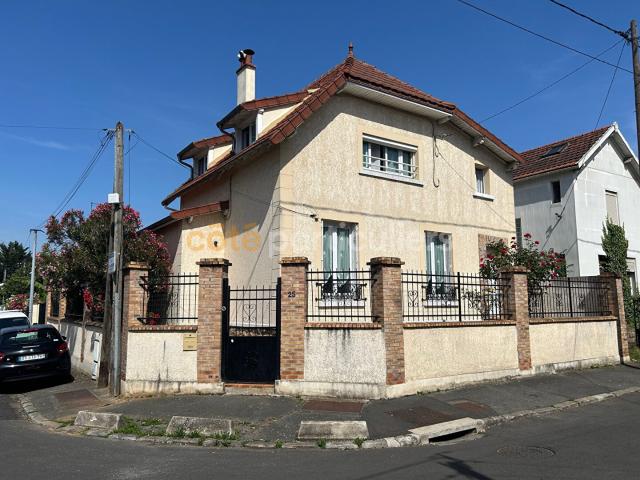 Charmant pavillon familial avec sous sol et dépendance à VLR