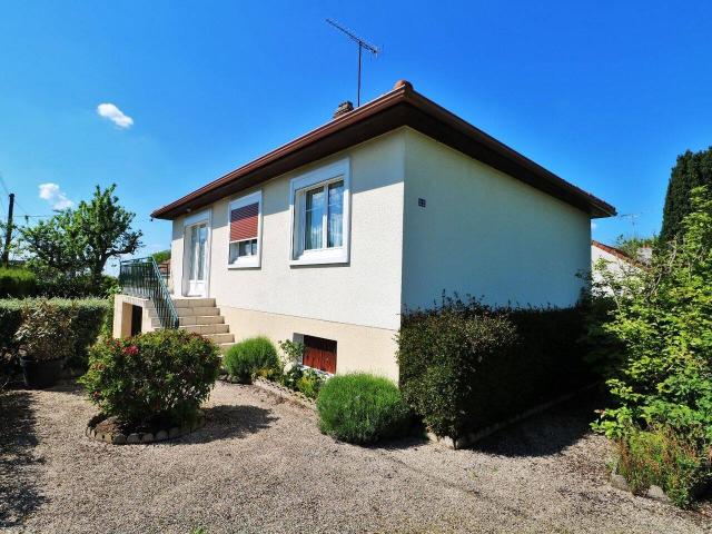 Charmant pavillon sur sous sol en plein coeur de bourg