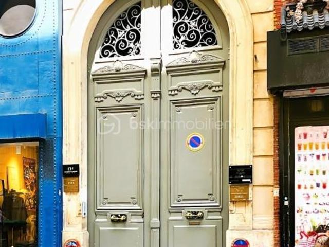 Charmant pied à terre de 63 m² au centre de Paris Dernier étage Ascenseur