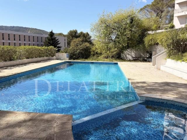 Charmant studio contemporain à Cannes La Bocca