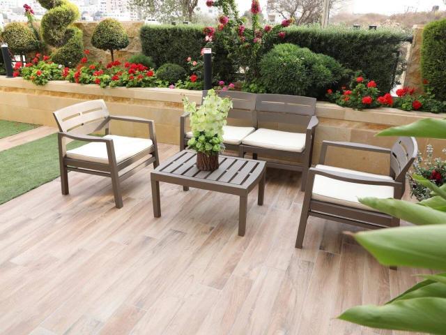 CHARMANT STUDIO AVEC TERRASSE