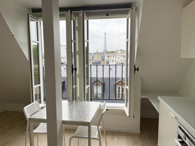 Charmant Studio avec Vue sur la Tour Eiffel à La Muette, Paris 16ème loyer tout inclus